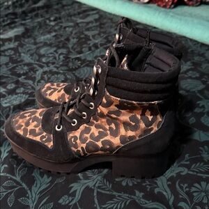 Steve Madden Greater Leopard Combat Boots Black Tan Women’s 8.5